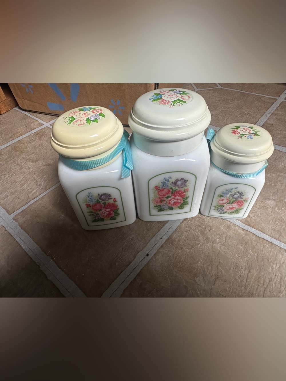 Vtg | Avon Bathroom Set